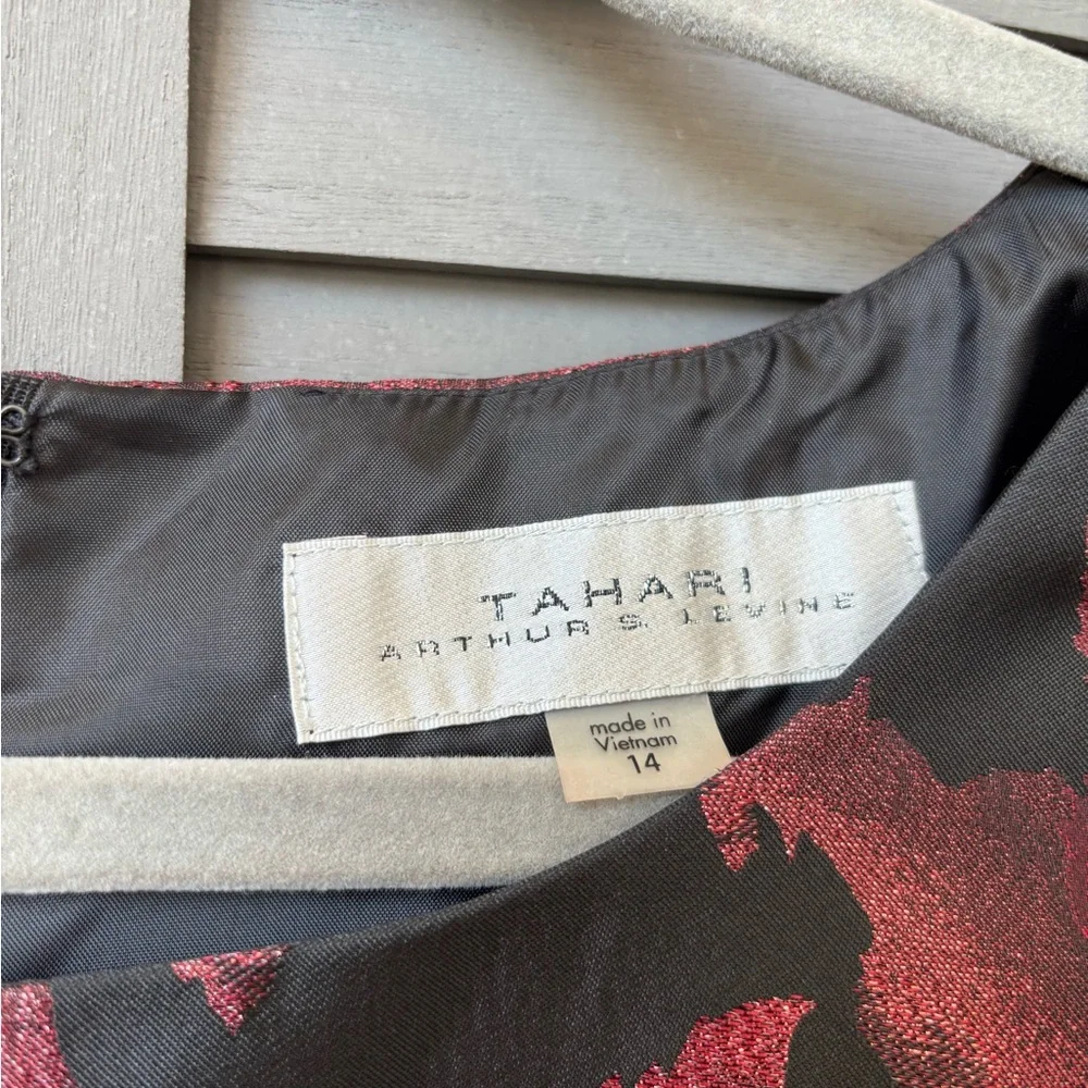 Tahari ASL Arthur S. Levine Black and Red Floral Pleated Dress Size 14 - Picture 2 of 6